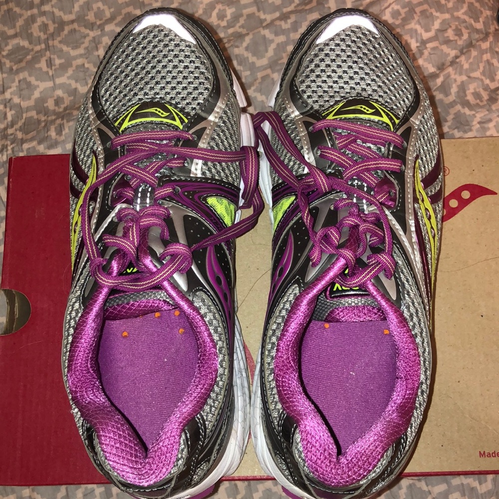 Saucony Omni 12 Women’s Running Shoes (size 8.5 W)